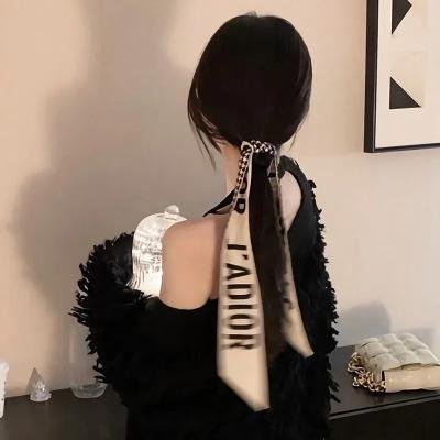 为了受伤的右眼
